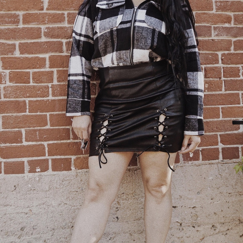 LEATHER SKIRT- BLACK